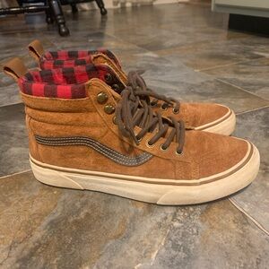 Women’s 8.5 Vans MTE